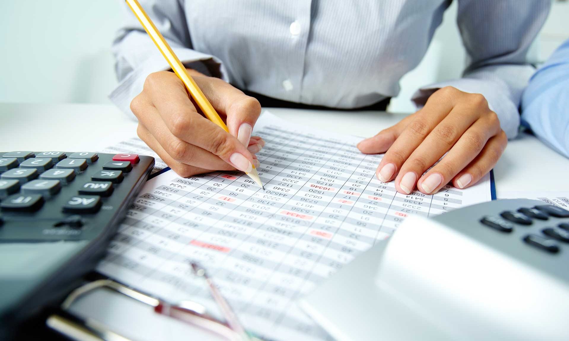 cropped-licenciatura-en-contaduria-y-finanzas.jpg